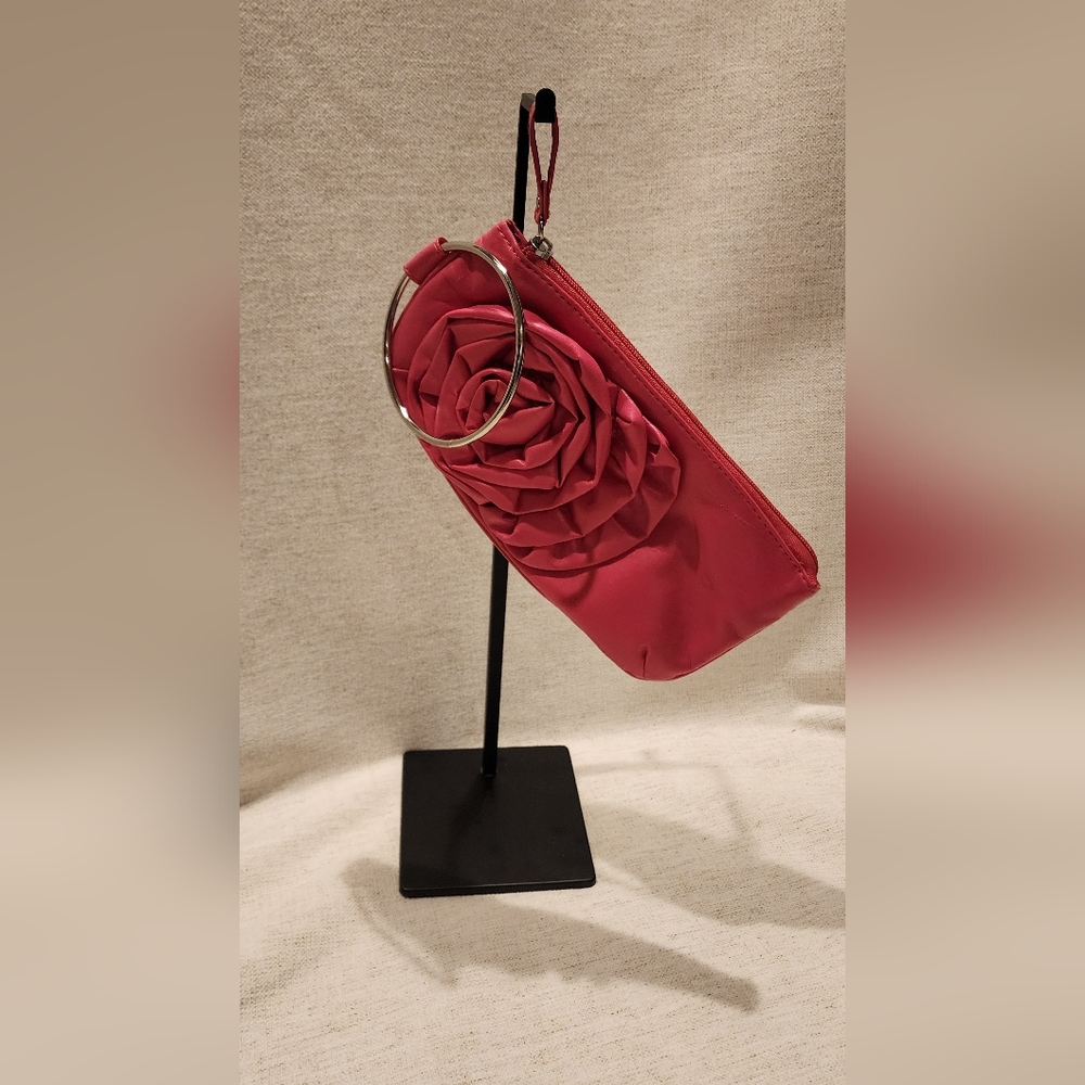 Chateau Rose Clutch with Metal Ring Handle in Pink